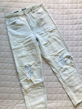 wild fable Women’s Light Blue Whitewash Denim Jeans with Ripped/Rustic look